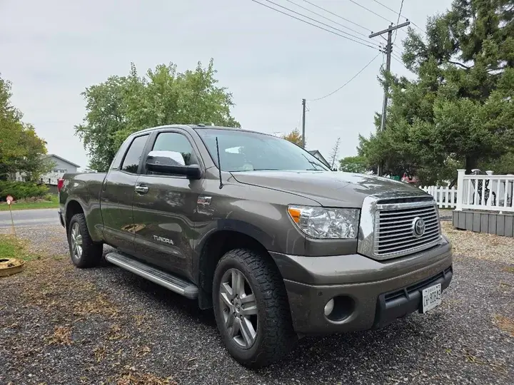 Toyota Tundra 2011 photo 5