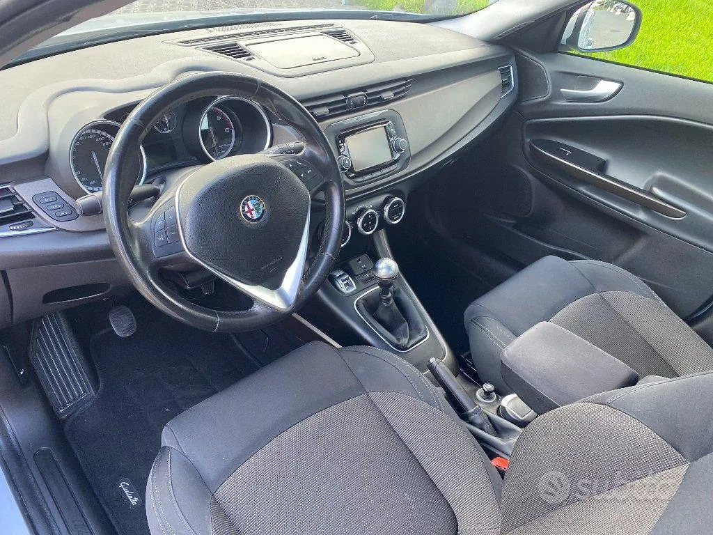 Alfa Romeo Giulietta 2015 photo 5