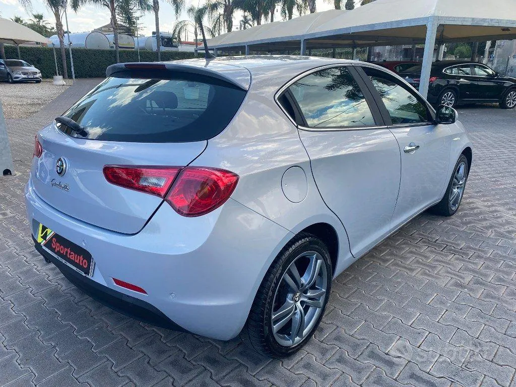 Alfa Romeo Giulietta 2015 photo 3