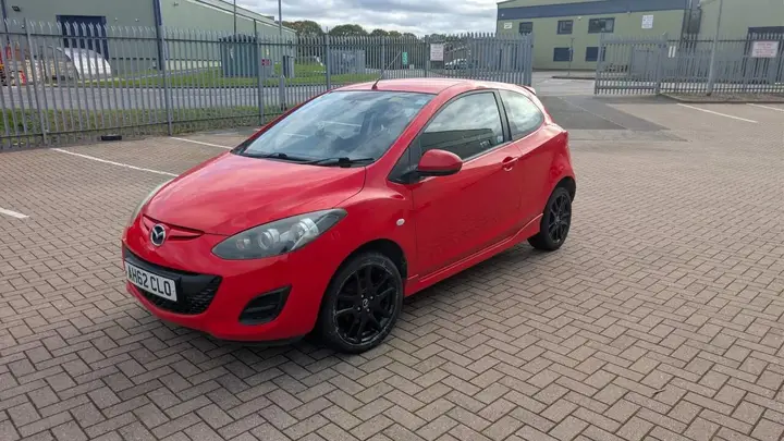 Mazda Mazda2 2012 photo 2