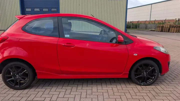 Mazda Mazda2 2012 photo 5