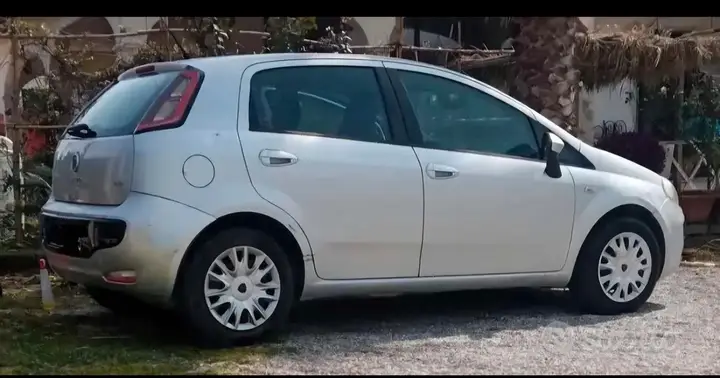 Fiat Punto Evo 2010 photo 2