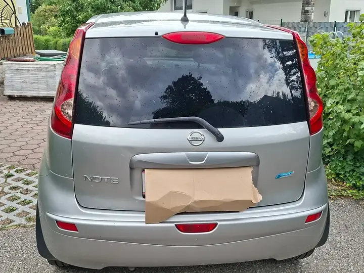 Nissan Note 2011 photo 3