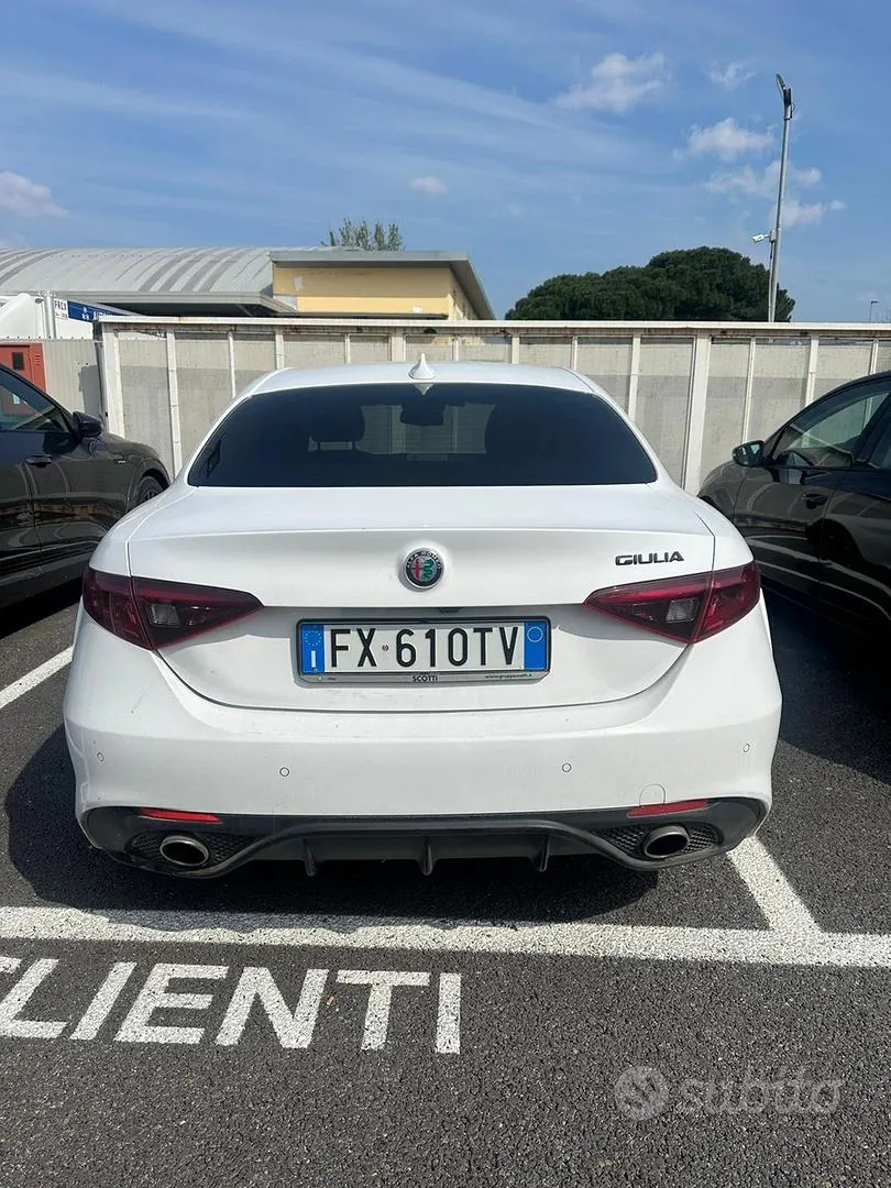 Alfa Romeo Giulia 2019 photo 2