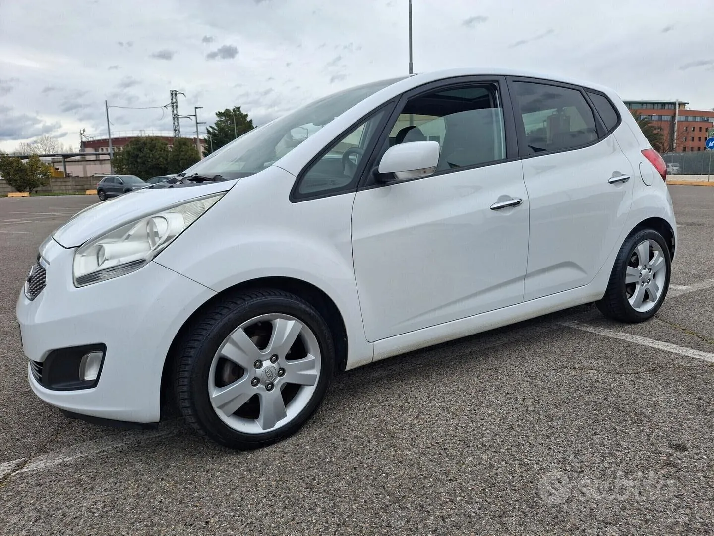 Kia Venga 2010 photo 2