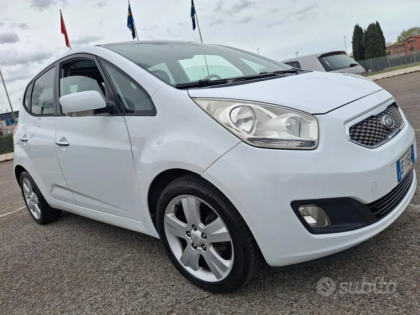 Kia Venga 2010 photo 5