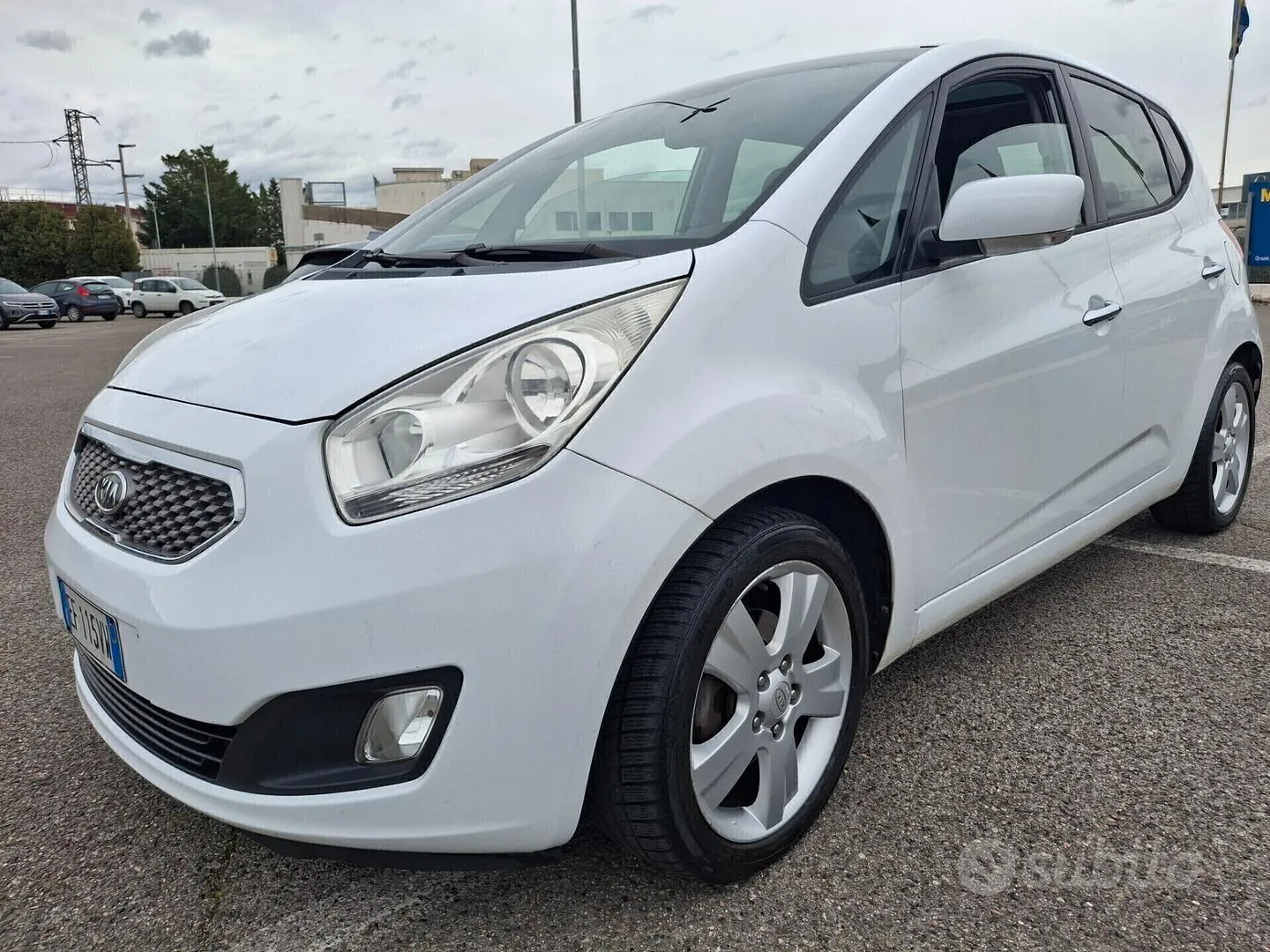 Kia Venga 2010 photo 3