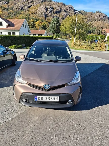 Toyota Prius 2016 photo 2