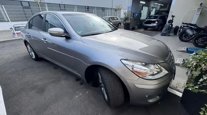 Hyundai Genesis