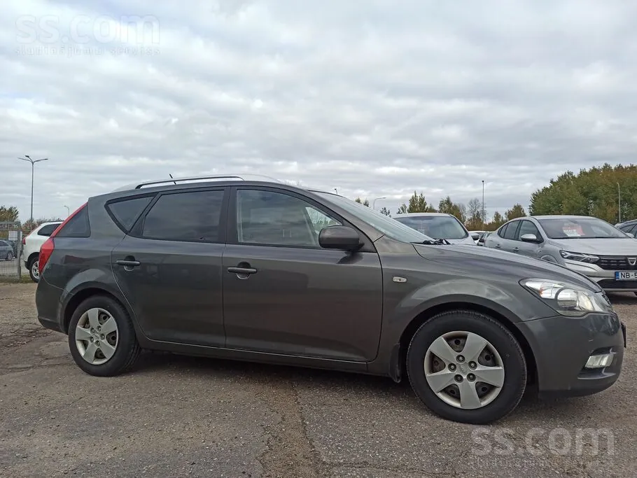 Kia Ceed 2010 photo 4