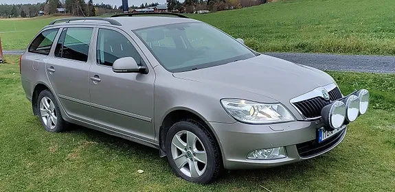 Skoda Octavia 2013 photo 2