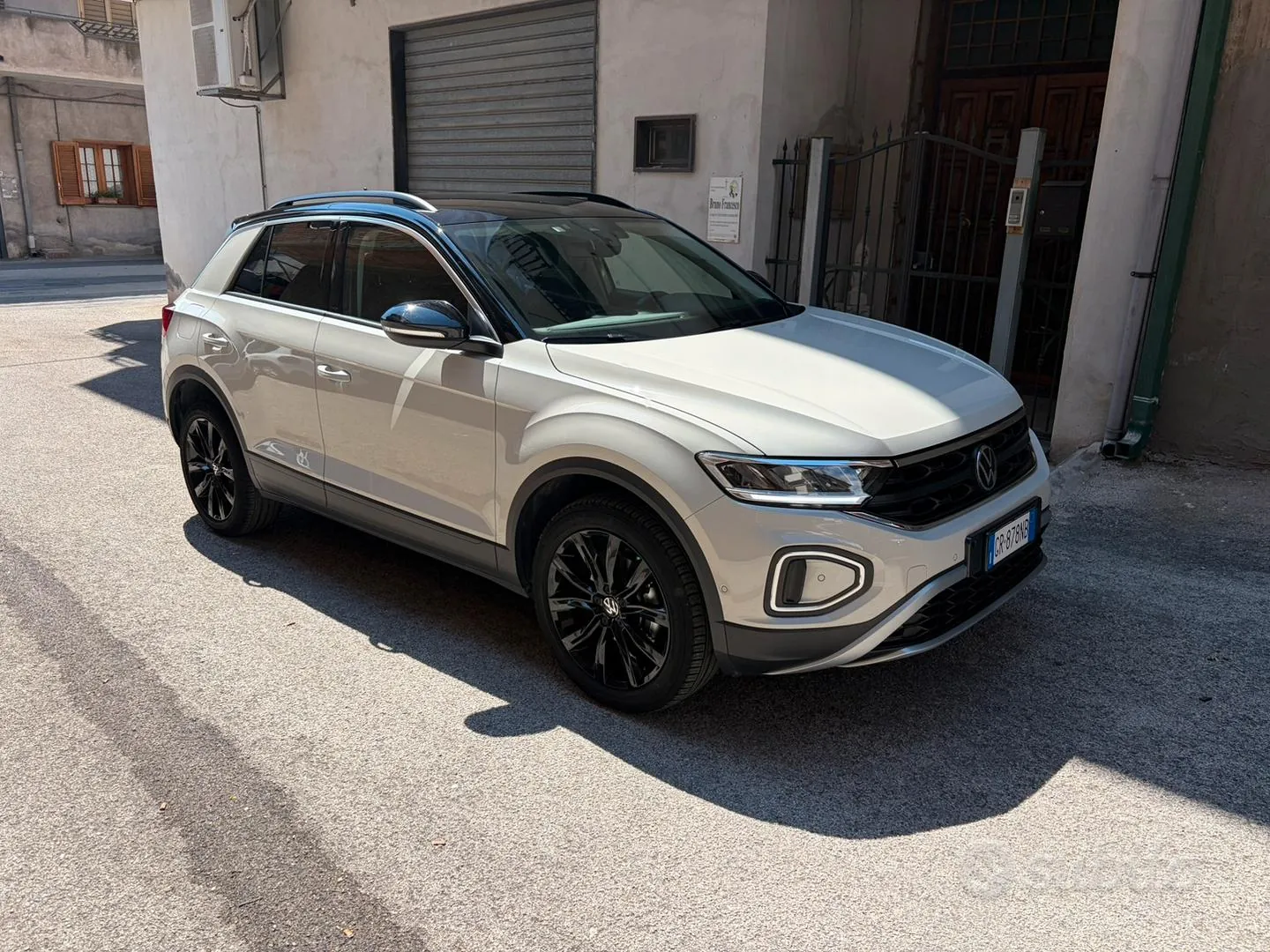 Volkswagen T-Roc 2023 photo 2