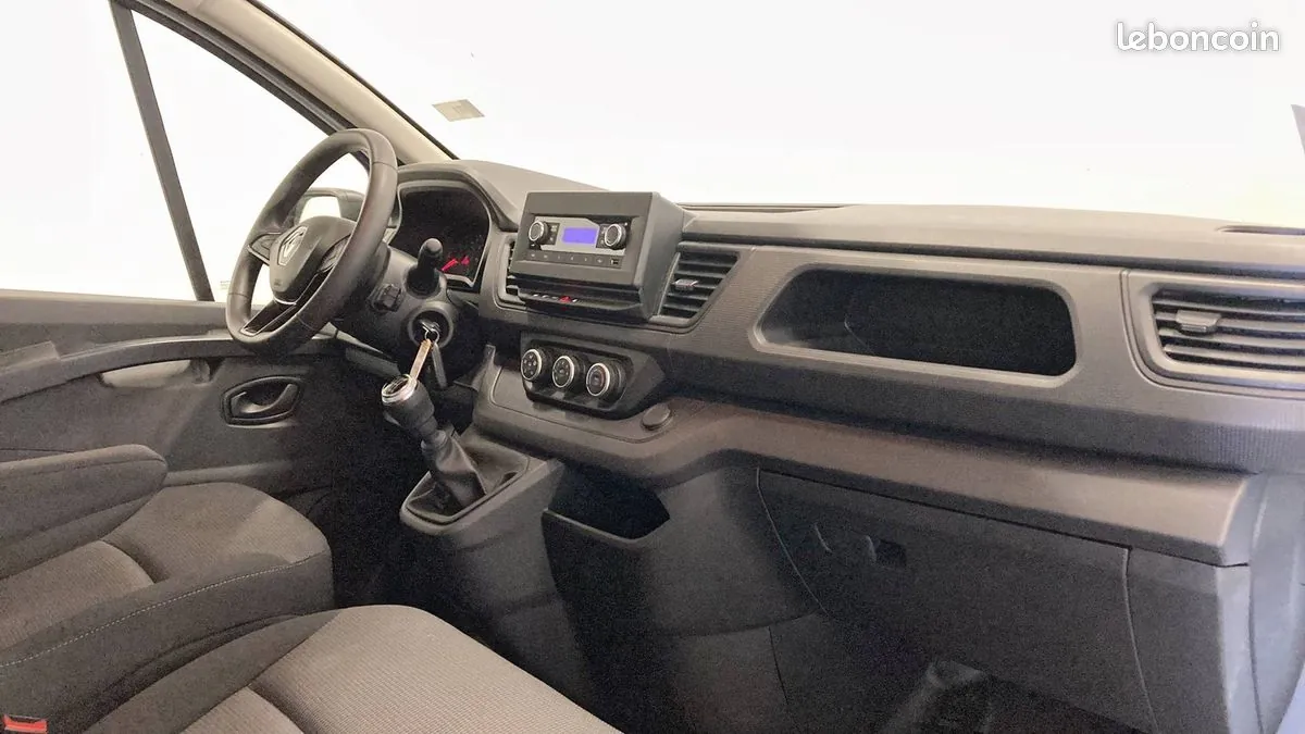 Renault Trafic 2023 photo 3