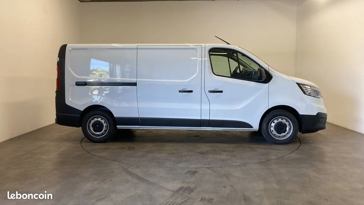 Renault Trafic 2023 photo 4
