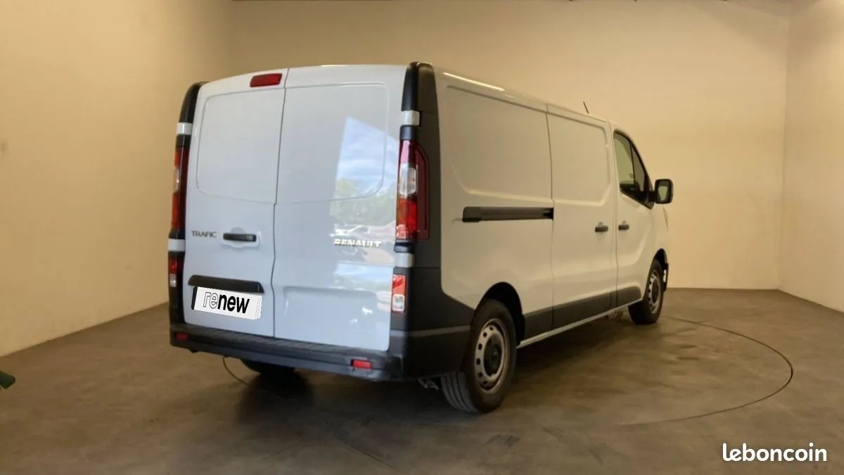 Renault Trafic 2023 photo 2