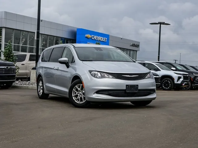 Chrysler Grand Caravan 2023 photo 2