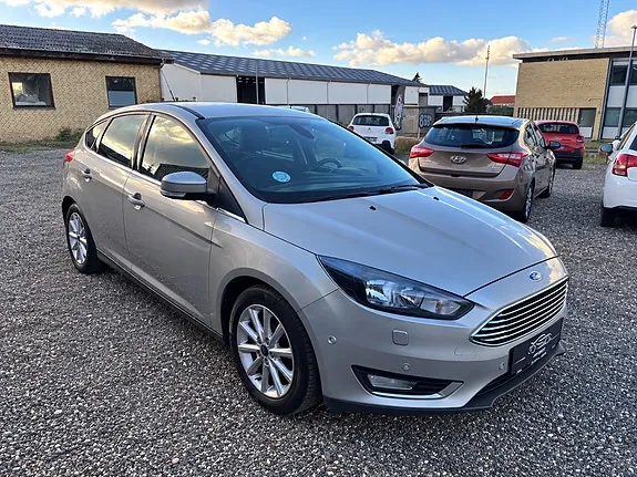 Ford Focus 2015 photo 2