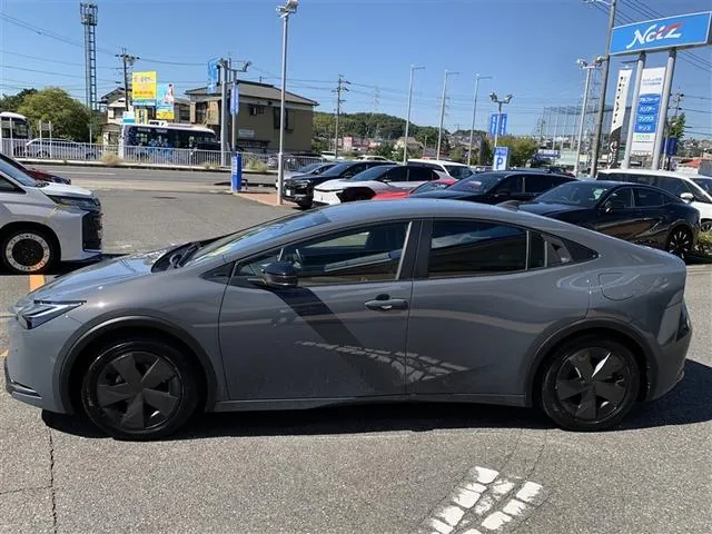Toyota Prius 2023 photo 4