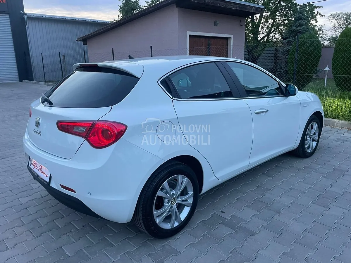Alfa Romeo Giulietta 2010 photo 4
