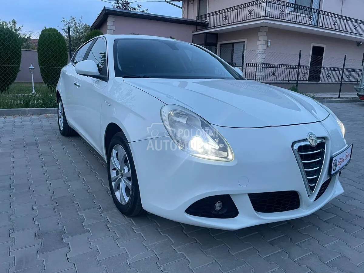 Alfa Romeo Giulietta 2010 photo 2