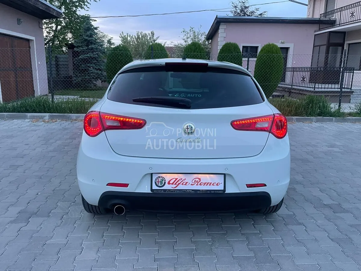 Alfa Romeo Giulietta 2010 photo 5