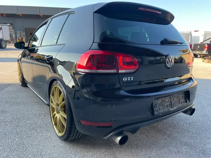 Volkswagen Golf Gti 2010 photo 3