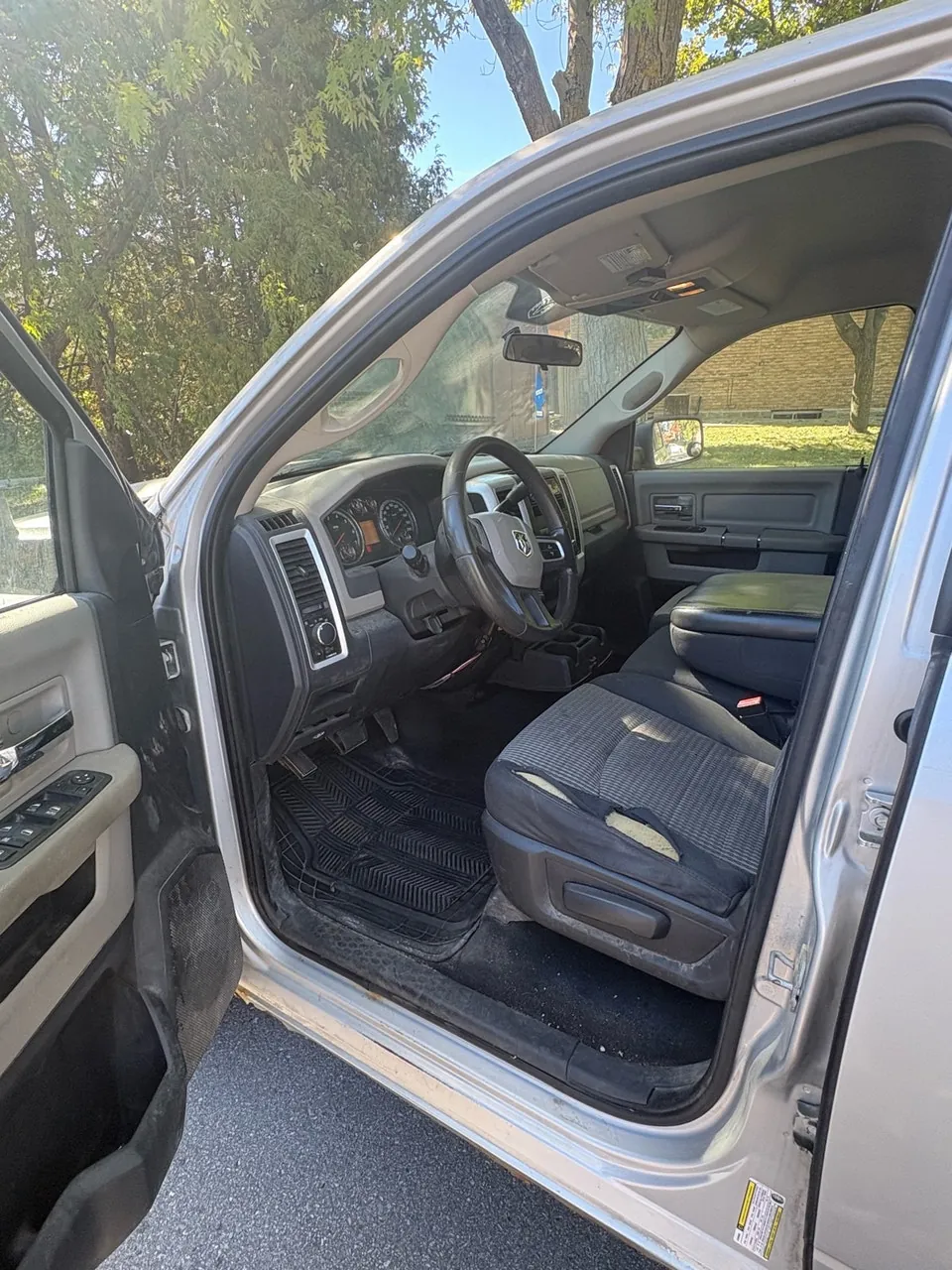 Dodge Ram 1500 2011 photo 4