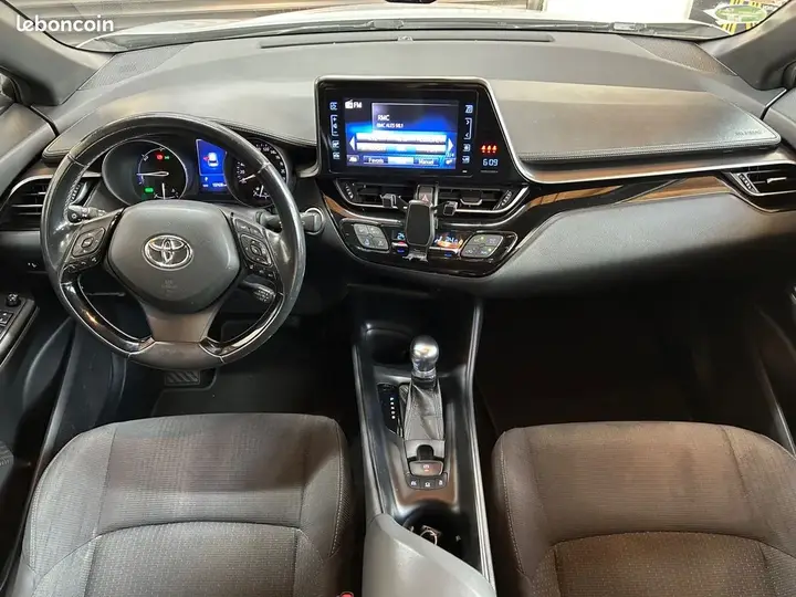 Toyota C-Hr 2017 photo 3