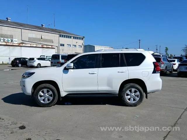 Toyota Land Cruiser Prado 2022 photo 4