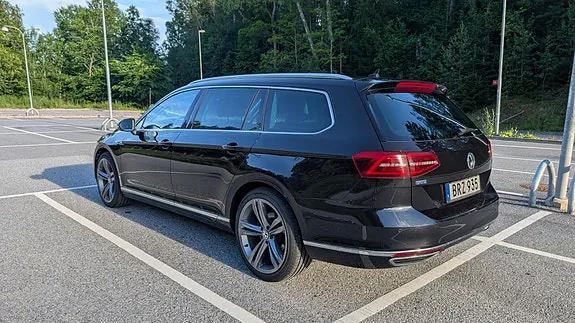 Volkswagen Passat 2018 photo 2