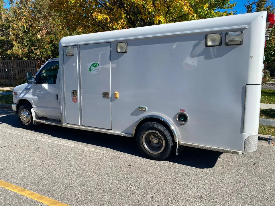 Ford E-350 2009 photo 3