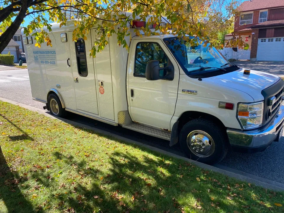 Ford E-350 2009 photo 2