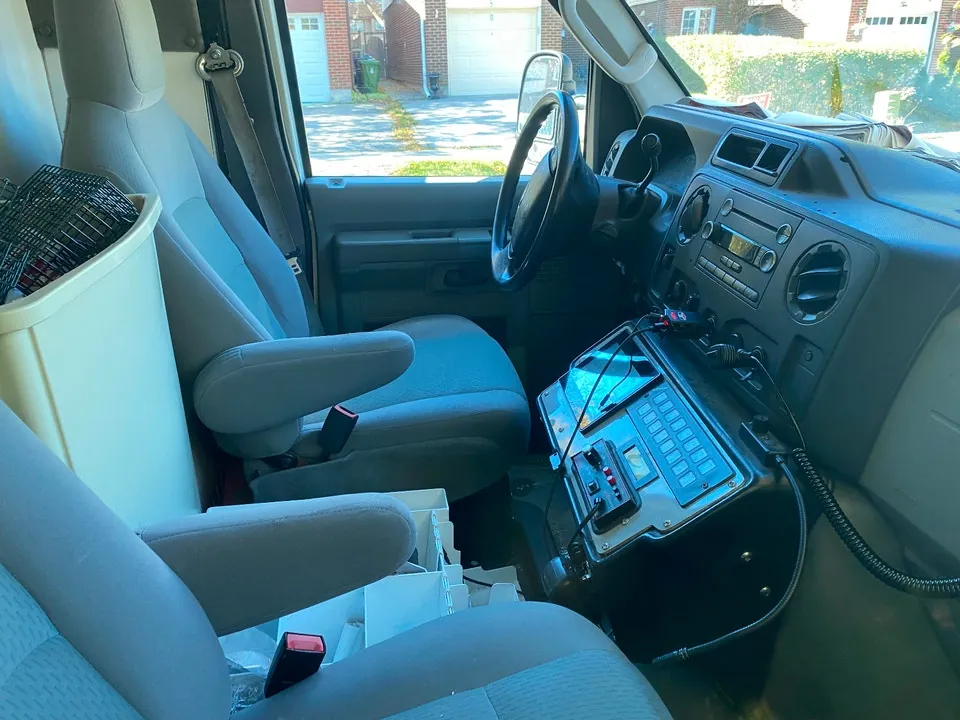 Ford E-350 2009 photo 5