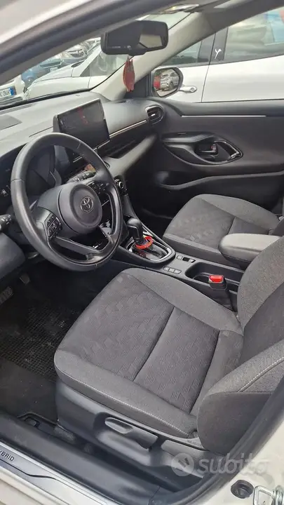 Toyota Yaris 2025 photo 5