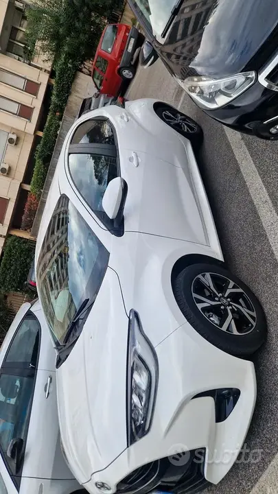 Toyota Yaris 2025 photo 2