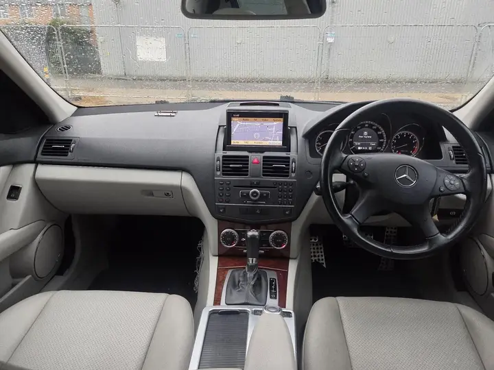 Mercedes-Benz C-Class 2010 photo 4