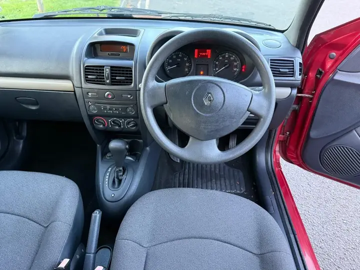 Renault Clio 2004 photo 3