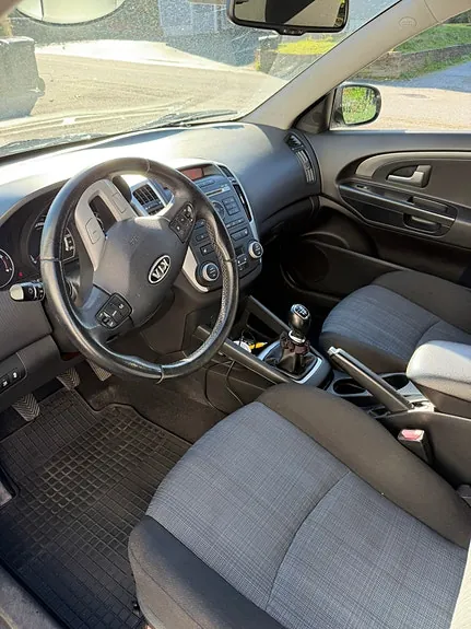 Kia Ceed 2010 photo 3