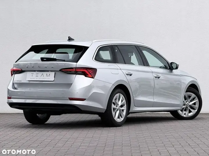 Skoda Octavia 2023 photo 2