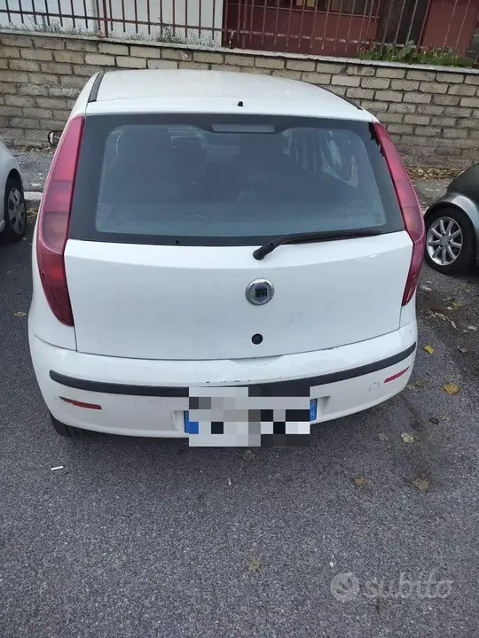 Fiat Punto 2009 photo 2