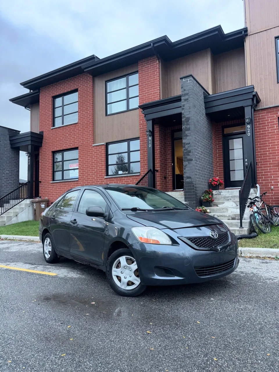 Toyota Yaris 2010 photo 2