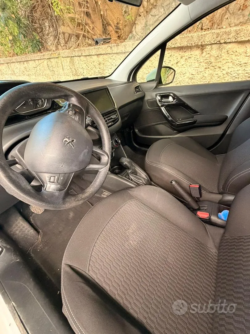 Peugeot 208 2017 photo 4