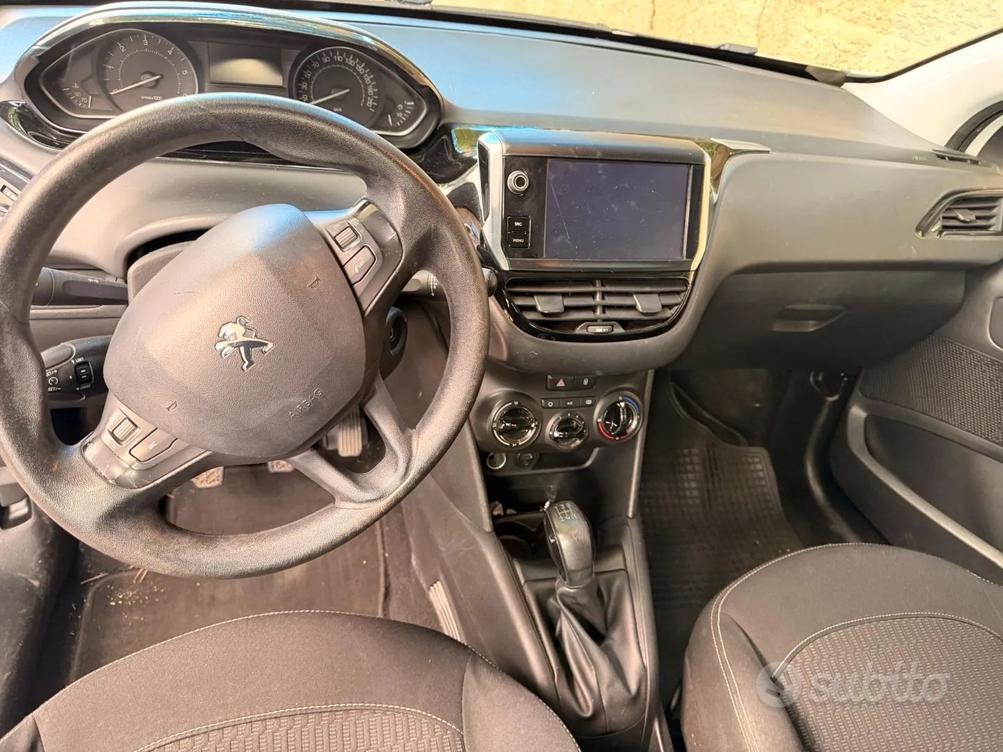 Peugeot 208 2017 photo 5