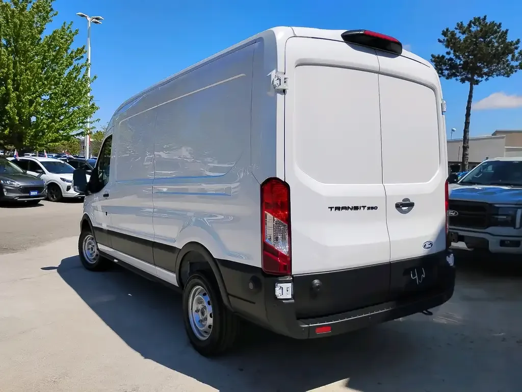 Ford Transit Cargo Van 2026 photo 3