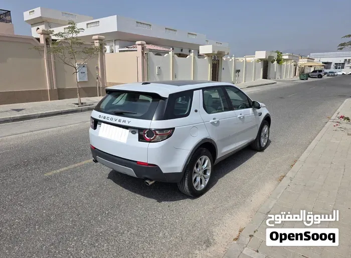 Land Rover Discovery Sport 2016 photo 3