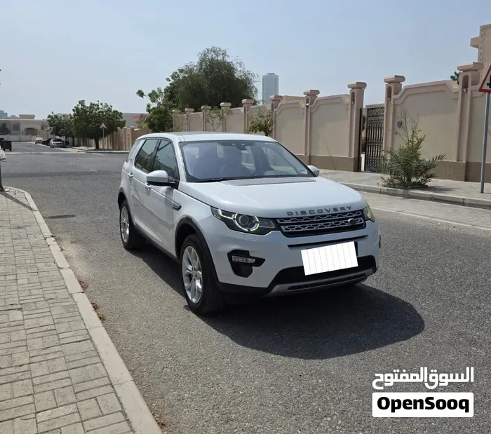 Land Rover Discovery Sport 2016 photo 2