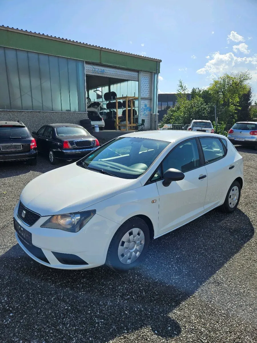 Seat Ibiza 2012 photo 2