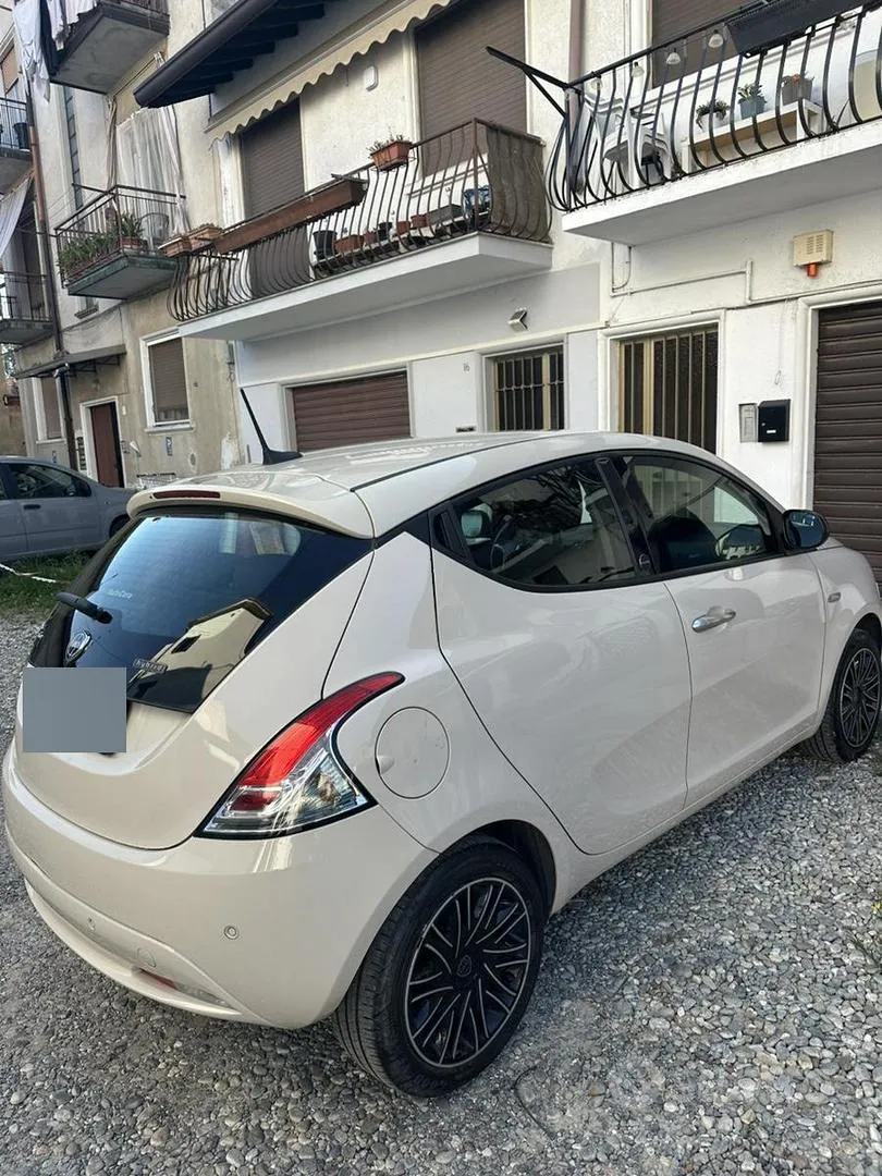 Lancia Ypsilon 2021 photo 2