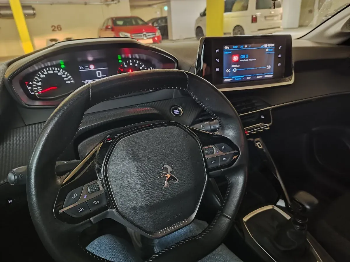 Peugeot 208 2019 photo 3