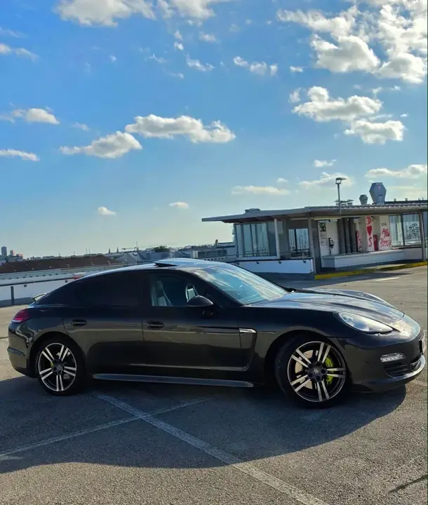 Porsche Panamera 2010 photo 2
